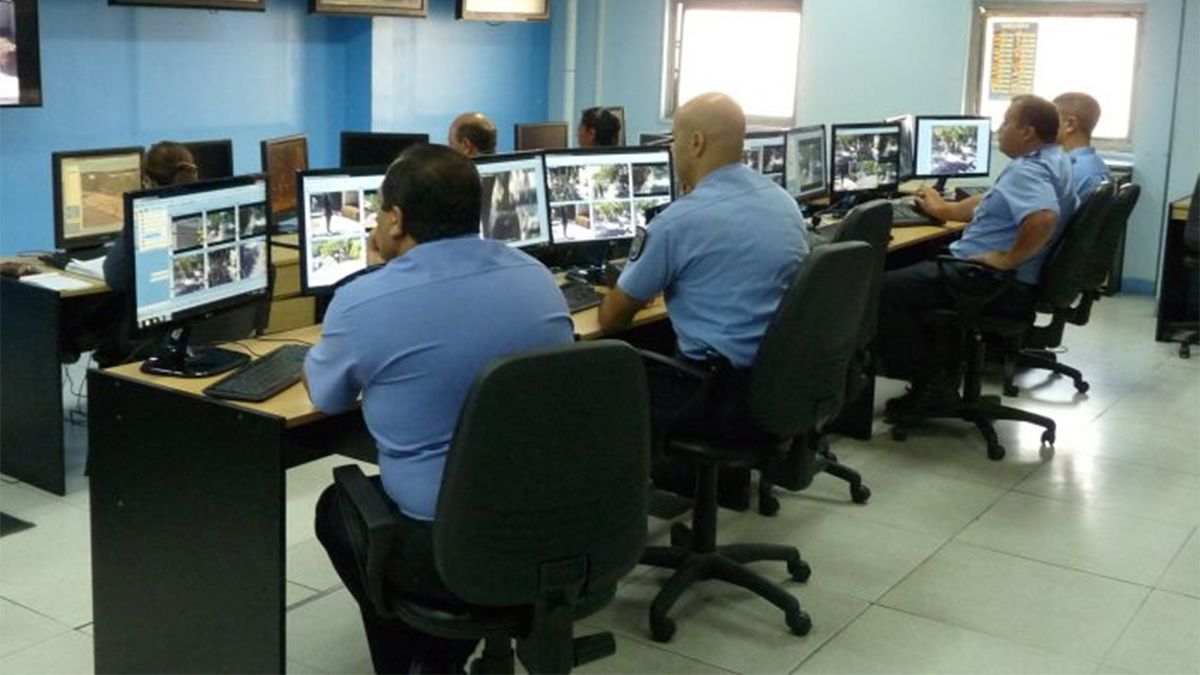 La tarea de la Policía en las redes. La tarea de la Policía en las redes.