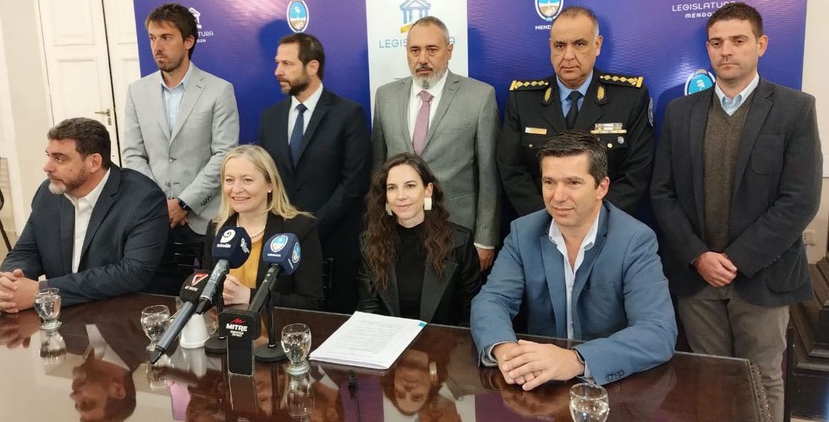 El paquete de leyes de seguridad, presentado meses atrás en la Legislatura, con Hebe Casado y Mercedes Rus a la cabeza. El paquete de leyes de seguridad, presentado meses atrás en la Legislatura, con Hebe Casado y Mercedes Rus a la cabeza.