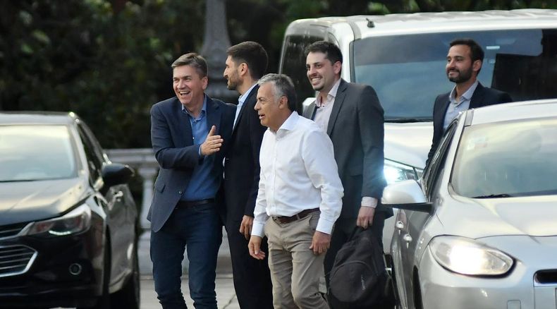 Alfredo Cornejo viaja a Tucumán para firmar el Pacto de Mayo junto a Javier Milei Alfredo Cornejo viaja a Tucumán para firmar el Pacto de Mayo junto a Javier Milei