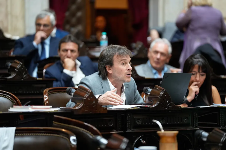 Lisandro Nieri y Pamela Verasay, diputados de Cornejo en el Congreso nacional. Lisandro Nieri y Pamela Verasay, diputados de Cornejo en el Congreso nacional.